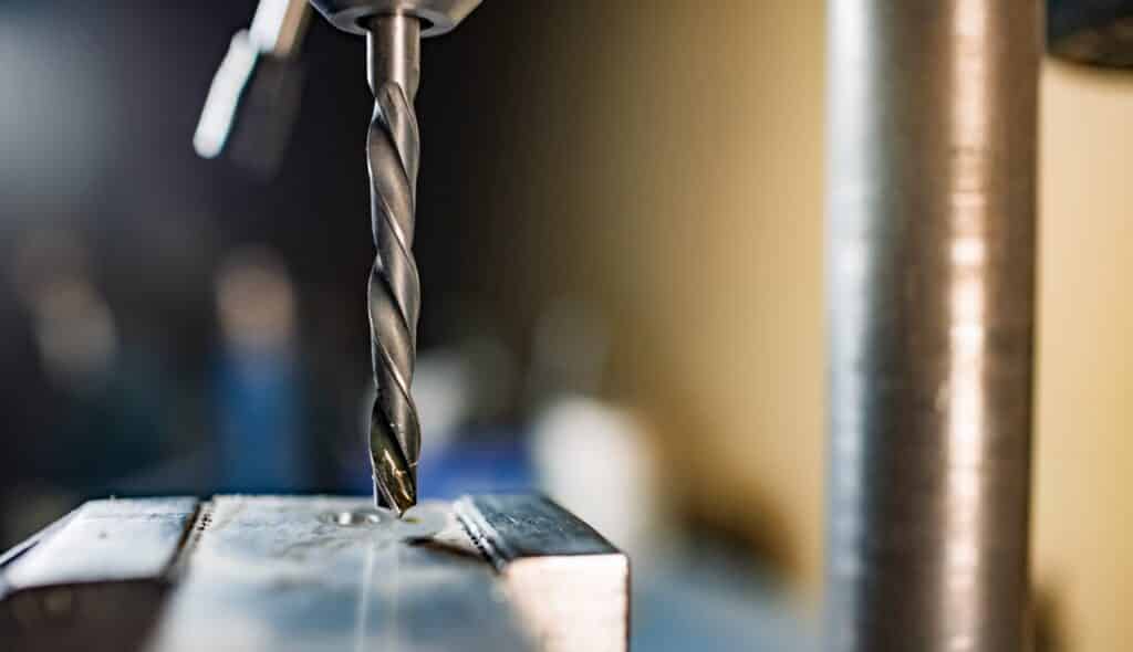 Recyclage et rachat d'aciers d'outillage usagés dans la région lyonnaise par SBT Recyclage