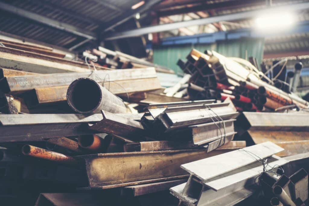 Recyclage de l'acier - Processus de tri et récupération des métaux ferreux chez SBT Recyclage Lyon